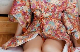 果团网 – 高清写真集里，红裙下的little贝壳喵妩媚如斯