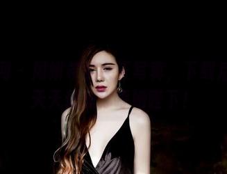 果团网 – 周妍希的女王写真，下载后让你天天都想称呼她陛下！