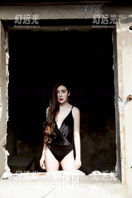 果团网 - 周妍希的女王写真，下载后让你天天都想称呼她陛下！