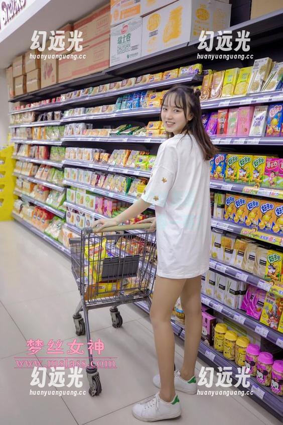 梦丝女神 - 图片里的豹纹刘诺，难道在隐身还是让人眼前一亮？