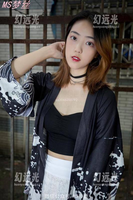 梦丝女神 - 王娇娇的绝世容颜，定制图集里都是难以忘怀的瞬间。