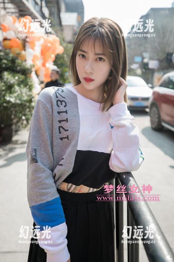 梦丝女神 - 苏柔给的红裙福利，你能忍住不多看几眼吗