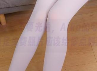 森萝财团 – 不要光看，Aika的可爱学妹丝足免费照片应该给你点刺激