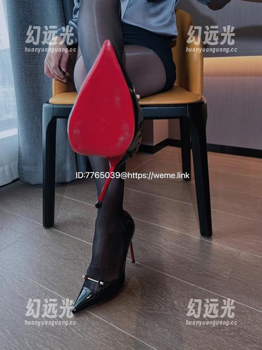 微密圈 - 免费分享楚楚不吃鱼的黑丝高跟图片，这烦恼难道是因为太美？