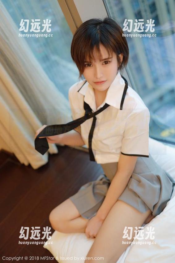 模范学院 - Ellie艾栗栗的夏日写真——图包神奇的地方，在每一张里都有一丝不苟的玩味。