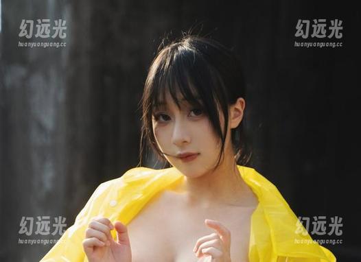 不过是椰奶写真，但看浅安安的分享，我却想多看一眼