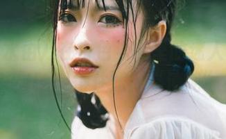 看！清水由乃在白色泳衣里的迷人姿态，怎么Hold得住如此“清纯”？