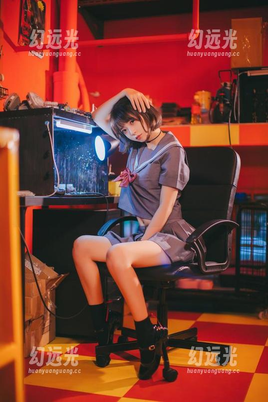 疯猫ss与麻衣学姐研究室，写真合集中的“牛头不对马嘴”