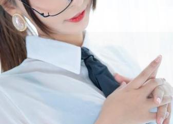 看看神楽坂真冬的“死库水”，那一抹蓝色，竟让我有点想下水？