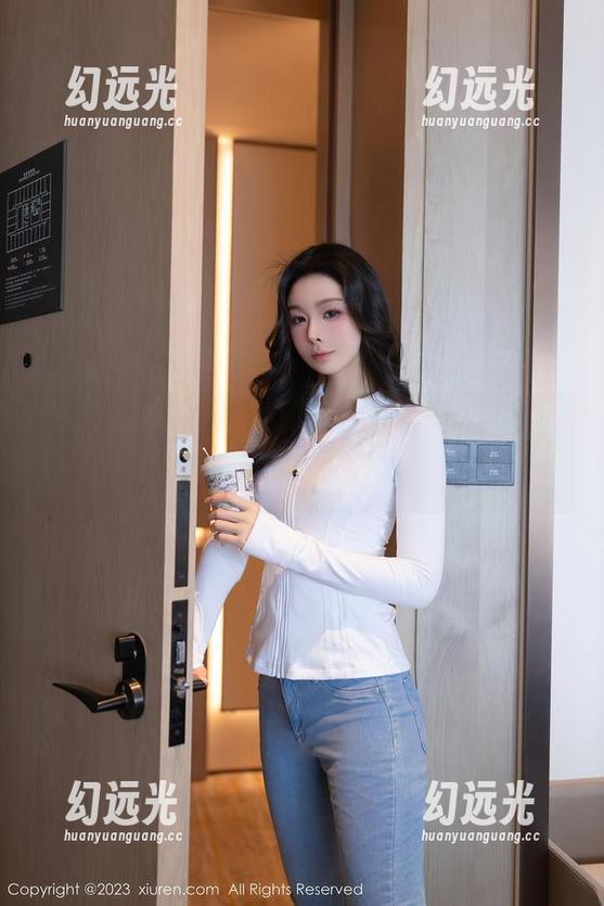 秀人网 - 短裙图集，MODEL伊若——自由与诱惑的免费组合，谁敢不领？