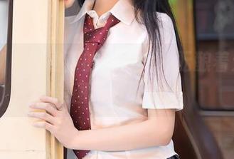 秀人网 – 白裙下的Sibyl，酝酿着无穷的美图与小叹息。