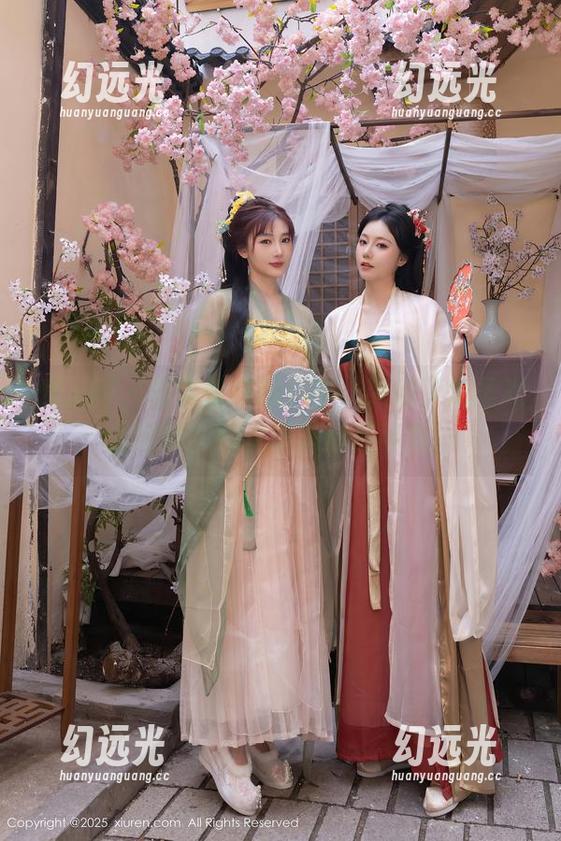 秀人网 - 夏雪爱在图包中，突破了无圣光的限制，眼里满满都是可爱！