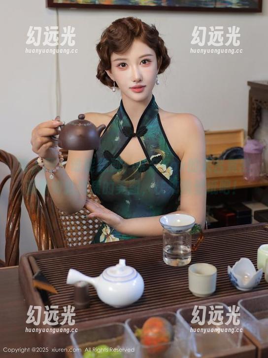 秀人网 - 谁能想到，奈奈Fox的天台竟然藏着如此优质的美图，快来换壁纸吧！