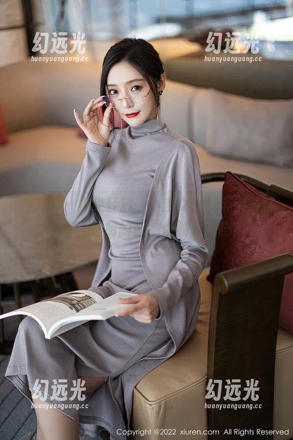 秀人网 - 指尖轻触，小魔女奈奈带来最新分享，透明的她，你敢靠近吗？