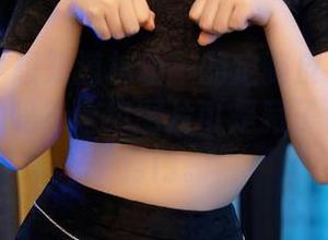 秀人网 – 想知道林幼一的定制皮衣是怎么选出来的吗？这组图片可是藏了许多个小窍门。