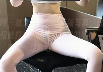 秀人网 – 林文文yooki最新写真：这位秘书不仅能打杂，还能打动我的眼球，心里在想：这能给老板加分吗？