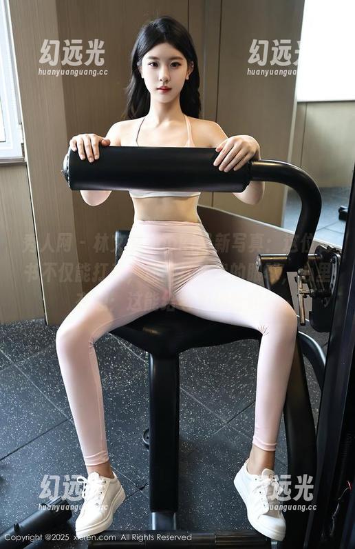 秀人网 - 林文文yooki最新写真：这位秘书不仅能打杂，还能打动我的眼球，心里在想：这能给老板加分吗？