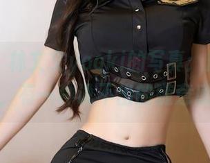秀人网 – 林文文yooki的写真：原图里的裸足，有一种说不出的随意感啊！