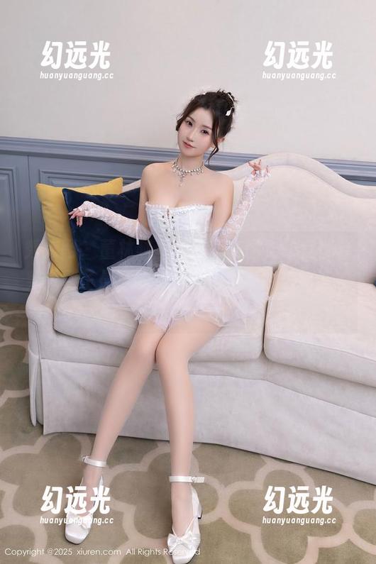 秀人网 - 董林越里的红裙套图，让我恍若穿越到了悬浮的梦里，但也不能忘记洗衣服…