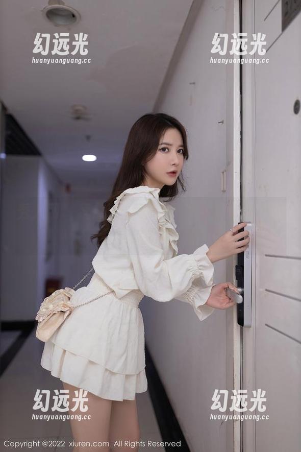 秀人网 - 蕊蕊ruirui的照片，演绎修女档案里的轻松一面