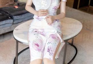 秀人网 – 重新定义居家的袜子翻转，蛋蛋宝的更新套图给我留下了深刻印象。
