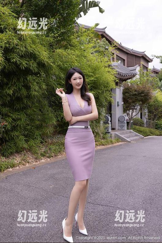 秀人网 - 赵小米kitty的套装写真：这一身包子，能奈我何？