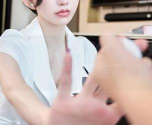 秀人网 – 啊哈，顾楚楚Maily的女神定制图集，能把人看得走不动道？