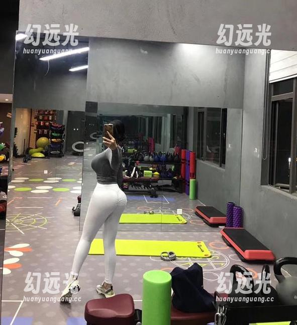 微密圈 - 紫色哒豚豚出镜，无圣光，原图燃起我的好奇心