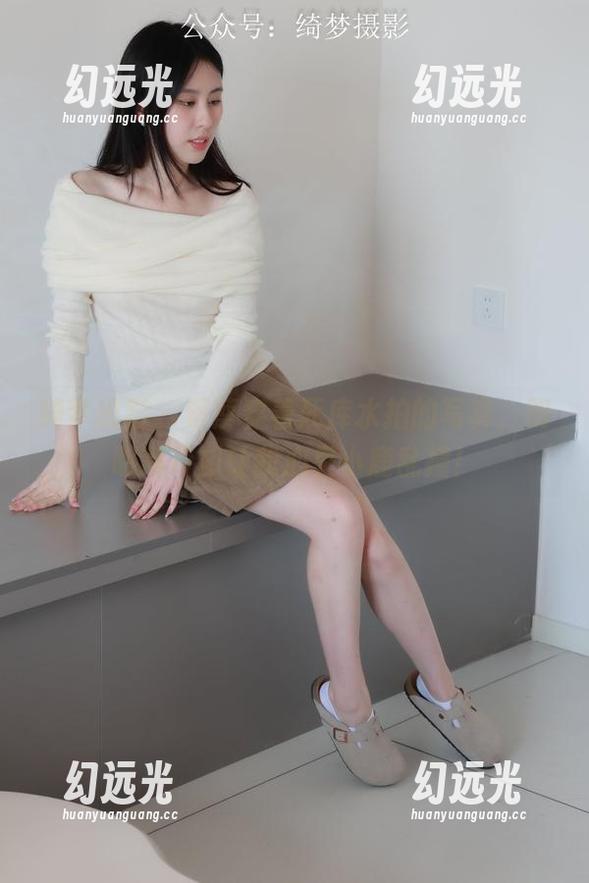 绮梦摄影 - 蔡蔡穿着死库水拍的写真，明明高冷却让我心里小鹿乱撞！