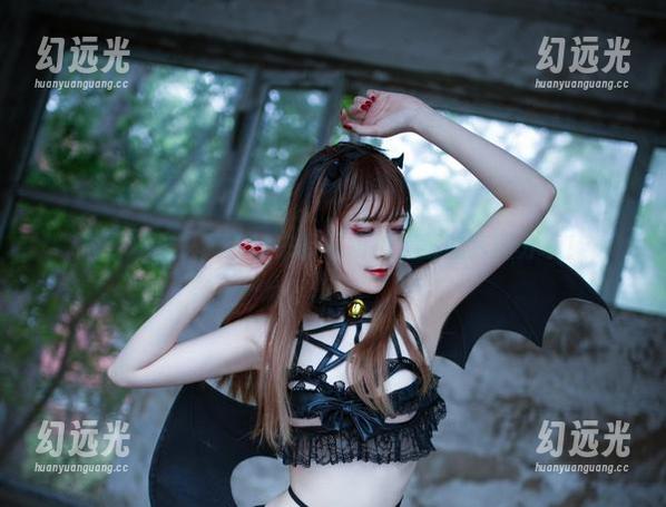 驾驭坏女人风范，来看看翎柒菜菜的套图分享！