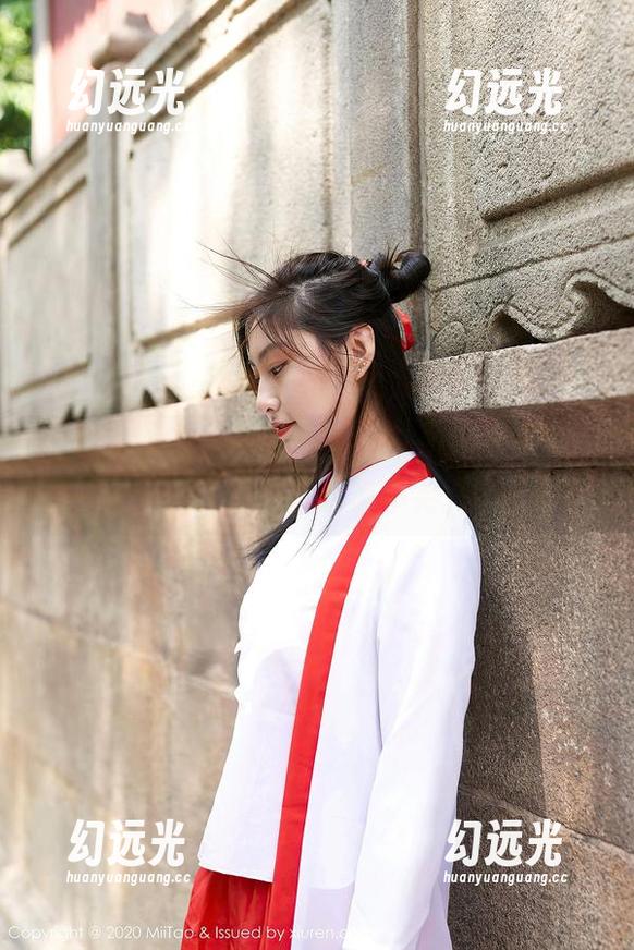 蜜桃社-索菲娅Sophia 蜜桃社 - 私房话题,索菲娅Sophia与白丝:原图里话说不完。
