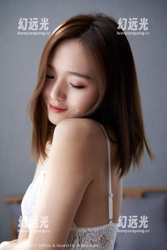 蜜桃社 - 拯救审美疲劳！看许思铭如何在高清照片中诠释“秘书”这一角色。