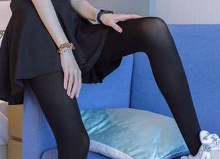 袜啵啵 – 小沫的美脚：原图写真，没准跟我的鞋子在作对