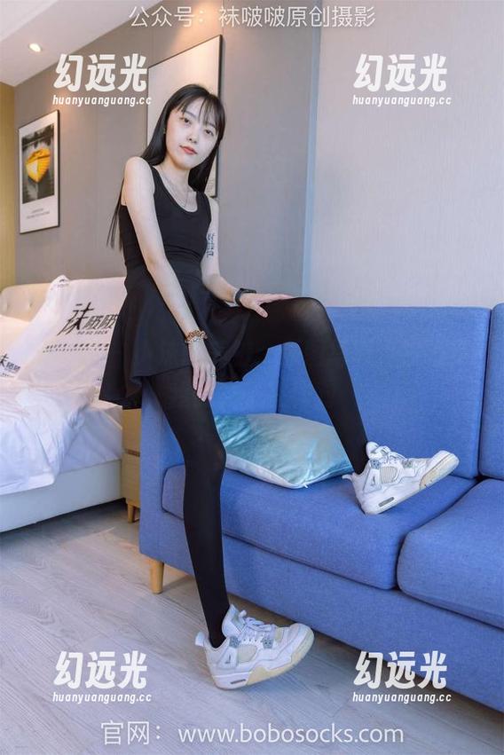 袜啵啵 - 小沫的美脚：原图写真，没准跟我的鞋子在作对