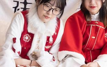 袜啵啵 – 我在图库里找到了熊熊的白棉袜，才发现它原来是一双旅行者的眼睛！