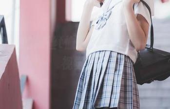 西瓜少女的黑丝t恤秀，在线提供超高清的视觉套餐
