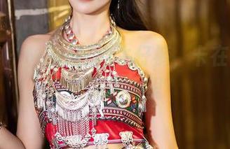 语画界 – Miko酱的牛仔裤，卡在了无圣光的美图里