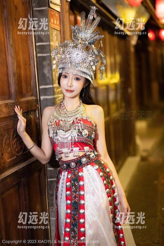 语画界 - Miko酱的牛仔裤，卡在了无圣光的美图里