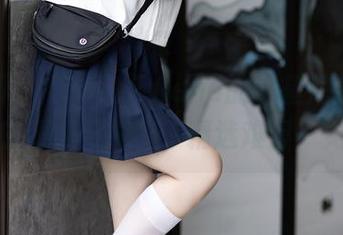 语画界 – 看小海臀Rena的比基尼原图，我的眼睛没白瞎，精选难得一见。
