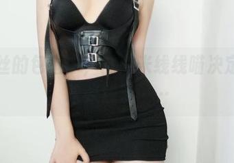在灰丝的包围中，过期米线线喵决定先不吃米线了……