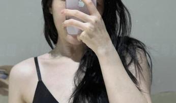微密圈 – 私拍密室：铁锤姐姐的教室奇遇记