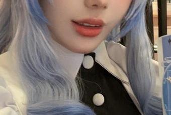 阿九从不咕咕竞泳一不小心拍成了艺术照，照片的表情能引发潜水新风潮吗？