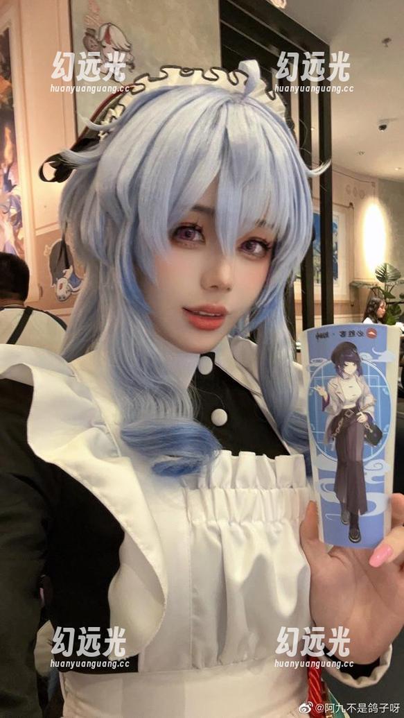 阿九从不咕咕竞泳一不小心拍成了艺术照，照片的表情能引发潜水新风潮吗？