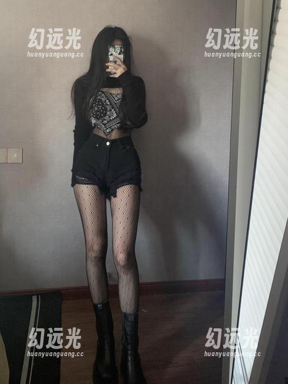 微密圈 - 穿上牛仔短裤，陈佩奇的私拍图集中藏着啥？！