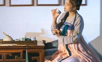 迷失在2B废墟？，鹿八岁baby美图写真陪你探险！