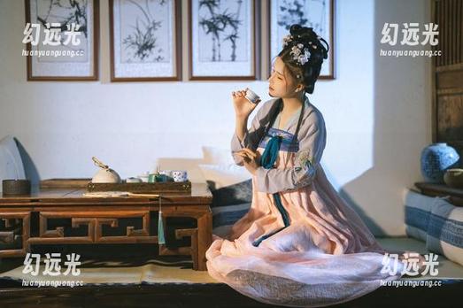 迷失在2B废墟？，鹿八岁baby美图写真陪你探险！
